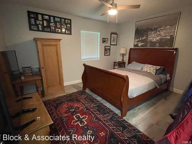Building Photo - 3 br, 1 bath House - 110 Honeysuckle Dr