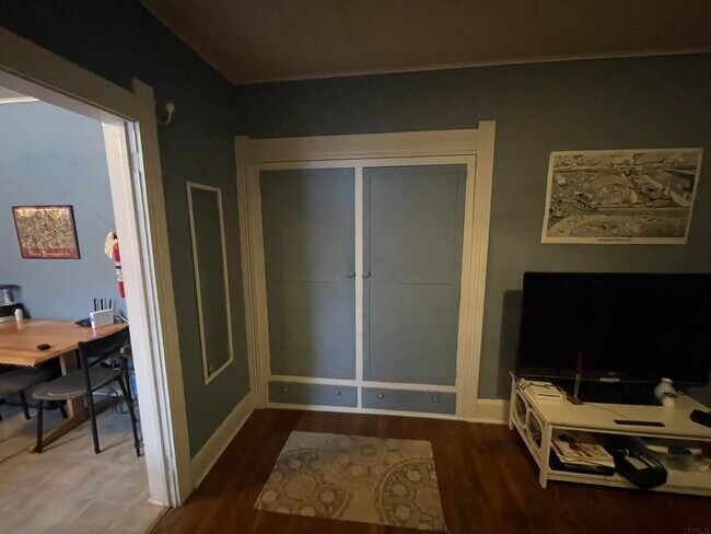 Foto del edificio - 619 S Walnut St