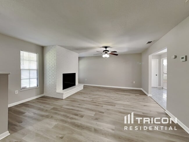 Building Photo - 3701 Sapphire Ln