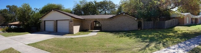 Building Photo - 1404 E Vardeman Ave
