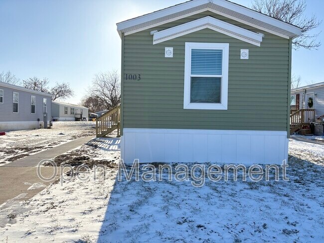 Building Photo - 825 1st Ave E