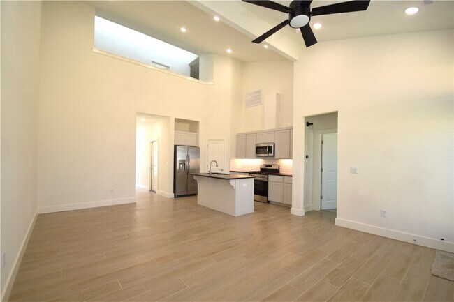 Foto del edificio - 470 Amethyst Rd