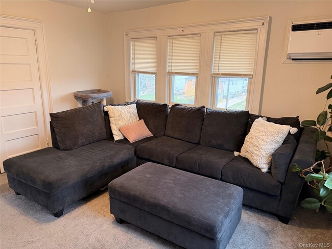 Building Photo - 65 W Windsor Pkwy