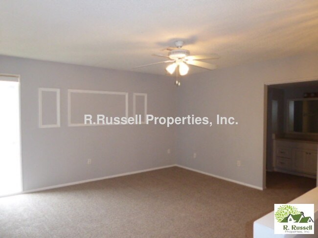 Building Photo - 566 Orange Dr