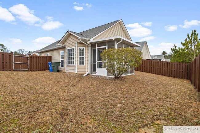 Building Photo - TWO BEDROOM GARDEN HOME IN GATED COMMUNITY