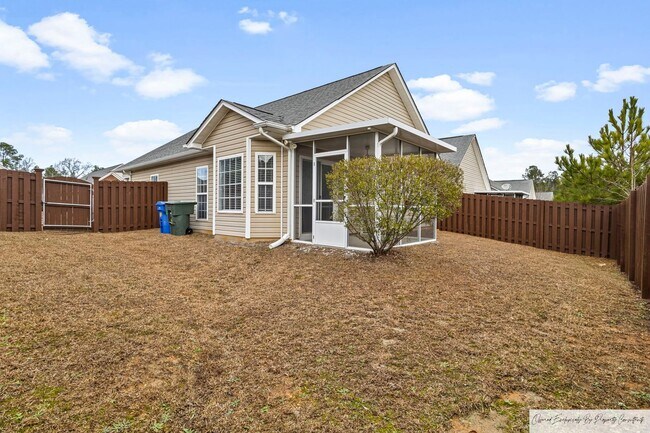 Foto del edificio - TWO BEDROOM GARDEN HOME IN GATED COMMUNITY