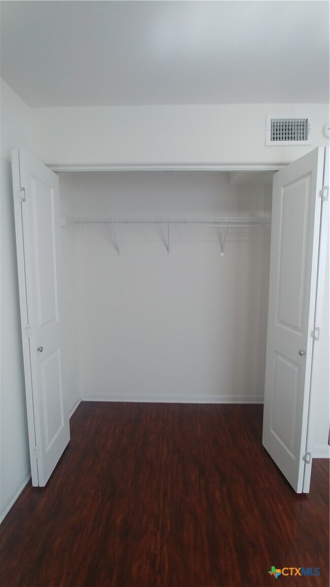 Building Photo - 148 Rush Haven