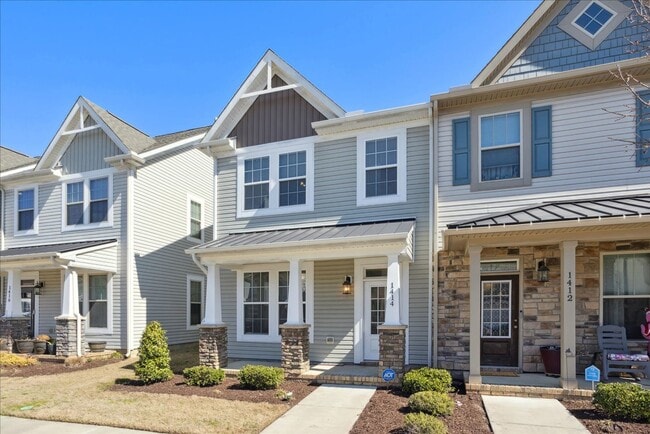 Building Photo - Huntington Pointe