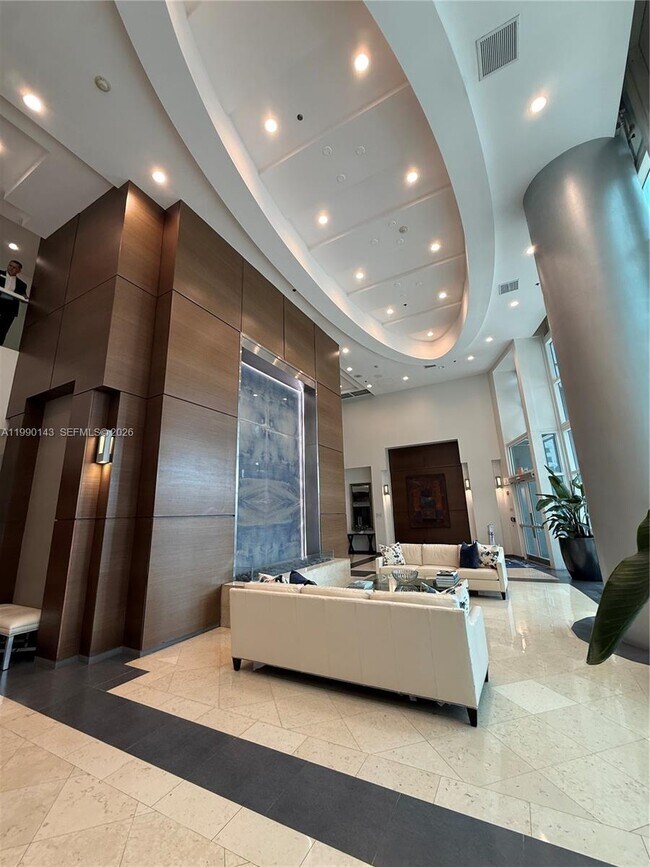 Foto del edificio - 1155 Brickell Bay Dr