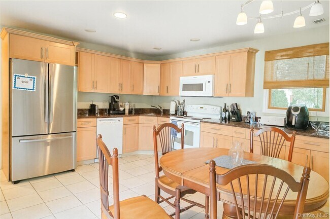 Building Photo - 2053 Wilson Ln