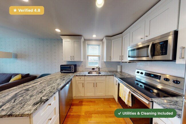 Foto del edificio - Furnished Private Bedroom in East Boston