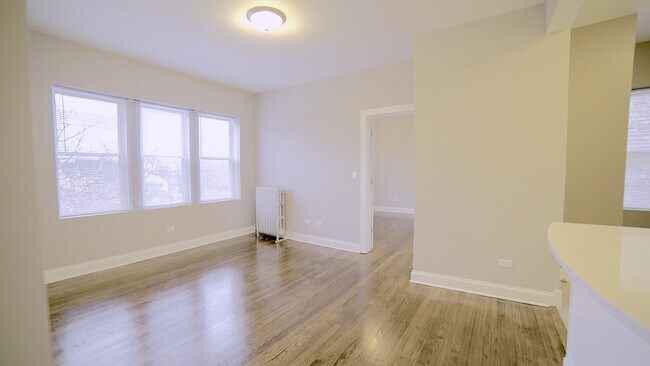 Building Photo - 2659 N Springfield Ave