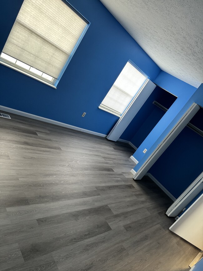 Building Photo - 5611 Chatford Dr