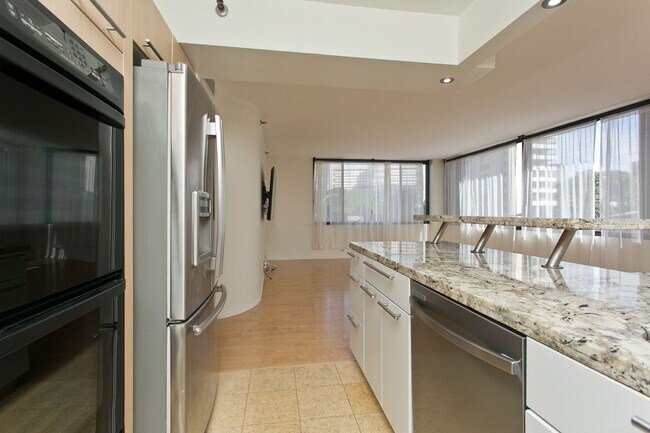 Foto del edificio - Available NOW ! 2/2/2 in town! Beautiful a...