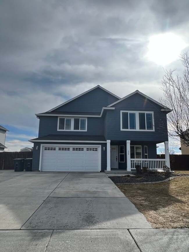 Building Photo - Beautifully Updated Home in Sage Point Sch...