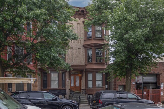 Building Photo - 250 53rd St