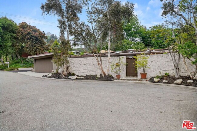 Building Photo - 800 Bramble Way