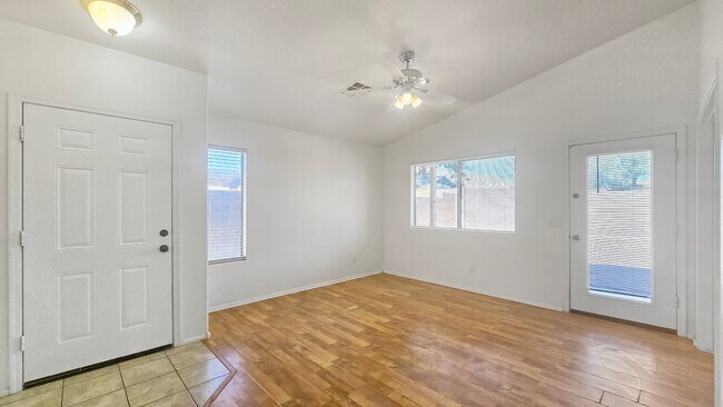 Foto del edificio - Great price for this Goodyear neighborhood!