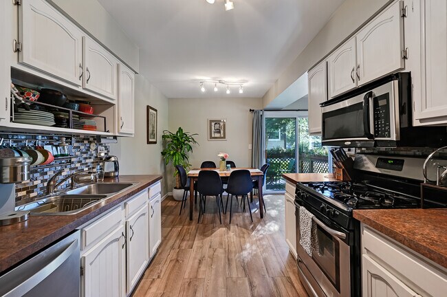 Building Photo - 2740 Weeping Willow Dr