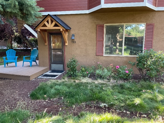 Building Photo - 733 E Warm Springs Ave