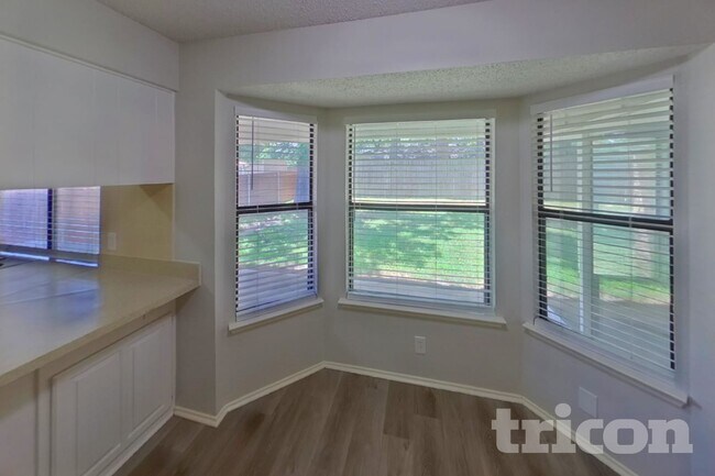 Foto del edificio - 3804 Firethorn Dr