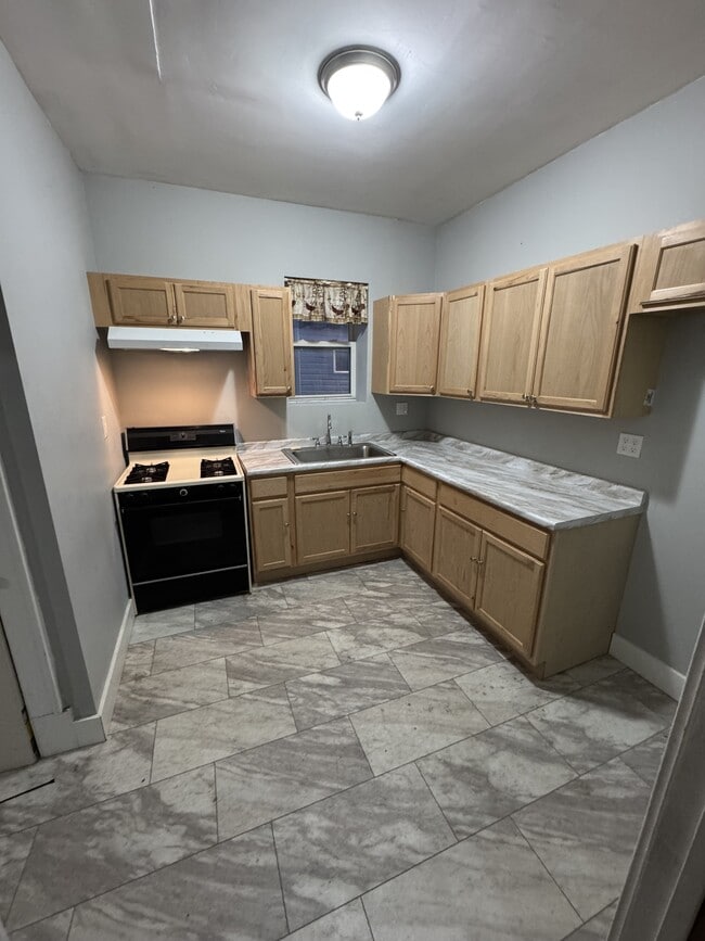 Building Photo - 459 N Main St