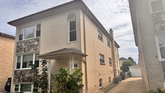 Primary Photo - 5517 W Windsor Ave