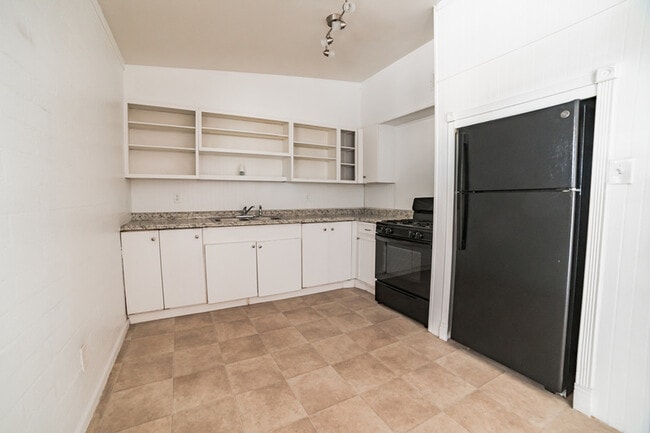 Building Photo - 4924 Carmen Blvd
