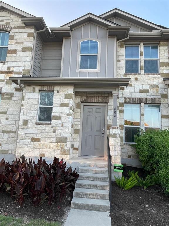 Building Photo - 404 Crater Lake Dr
