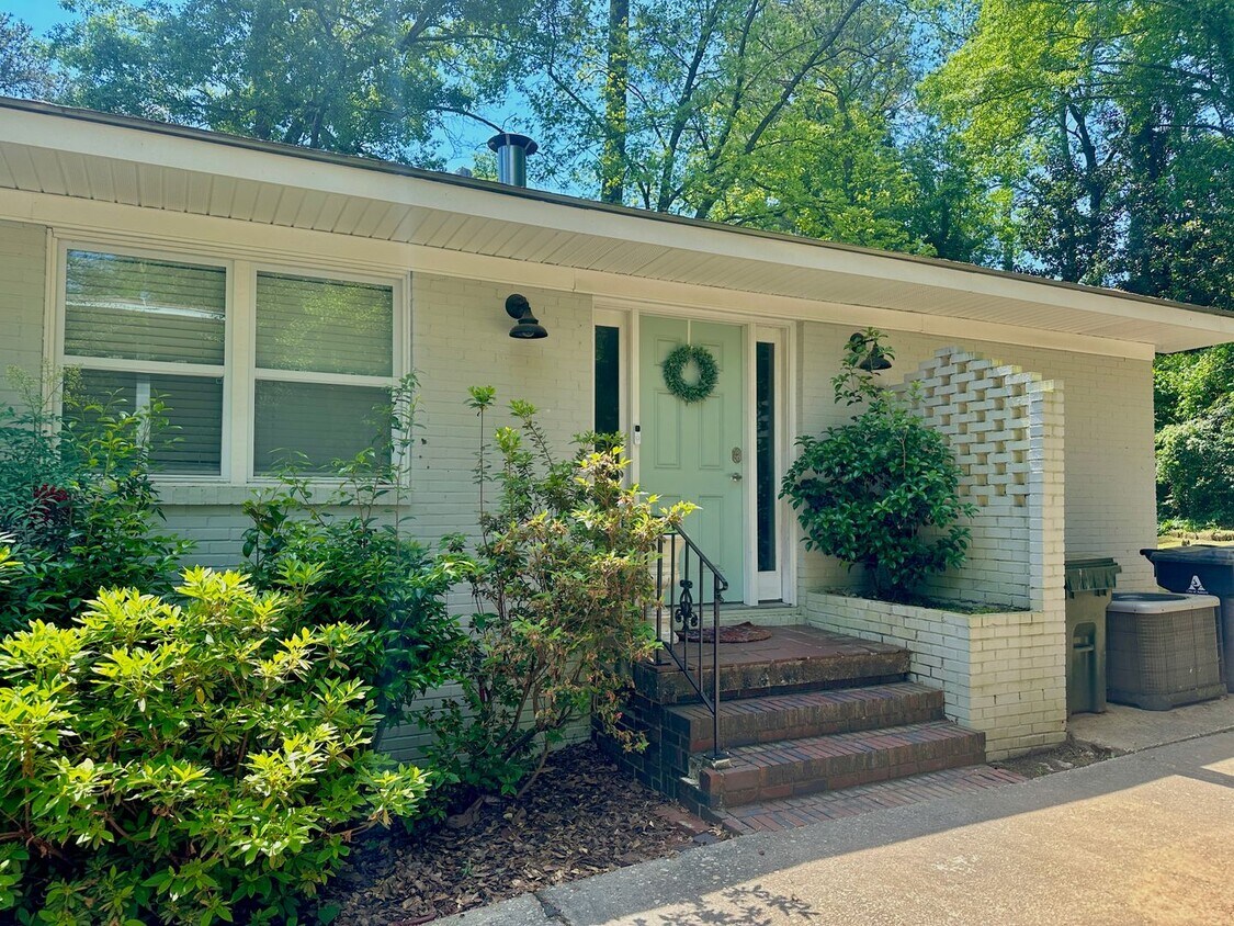 Foto principal - Short distance from Campus and Downtown Au...