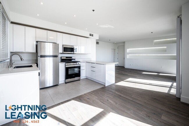 Building Photo - Sleek and Spacious Two-Bedroom with Breath...