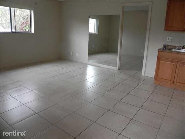 Building Photo - 1 br, 1 bath Condo - 2050 NW 43 TERRACE