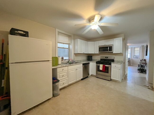 Foto del edificio - 3441 N Oakley Ave