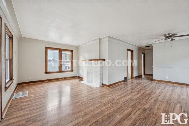 Foto del edificio - 2224 W Sylvania Ave