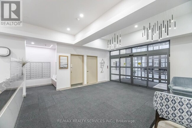 Building Photo - 140 Simcoe St