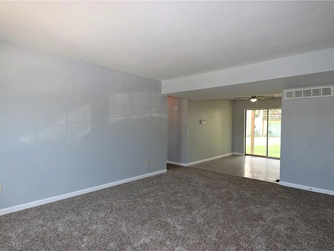 Building Photo - 41 Woodlake Ct