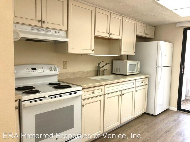 Building Photo - 2 br, 1.5 bath House - 666 Substation Road