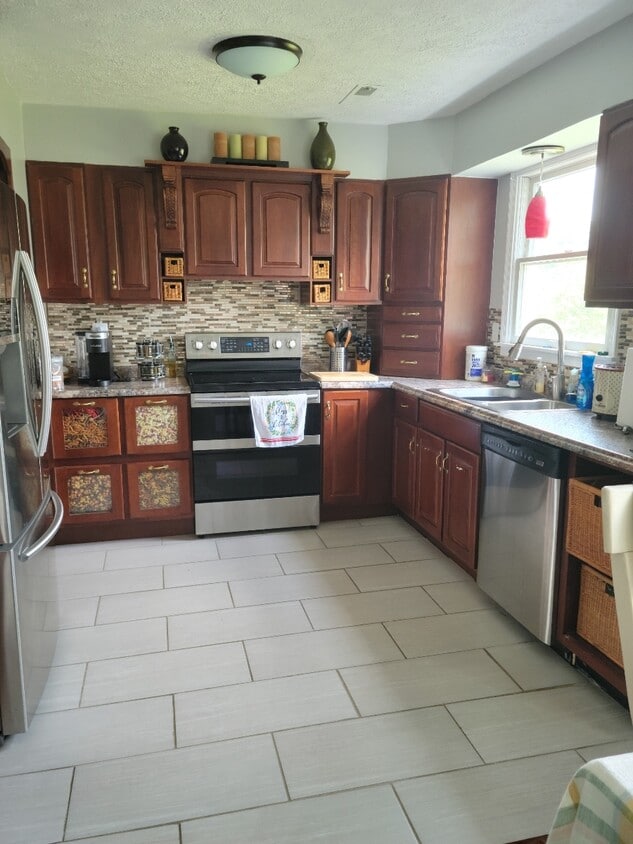 Primary Photo - 305 Jasper Dr