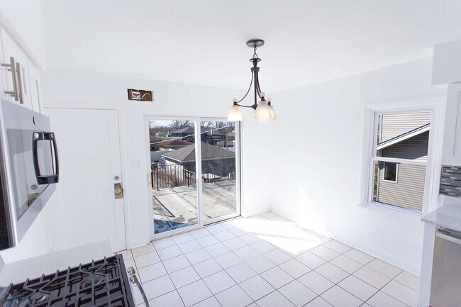 Foto del edificio - 18324 Burnham Ave