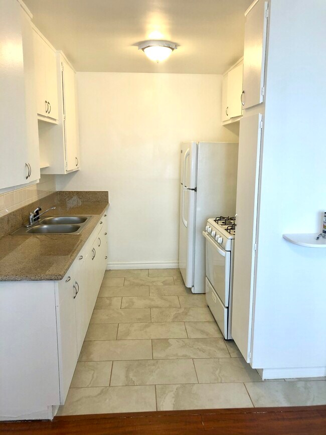 Building Photo - 4555 Sylmar
