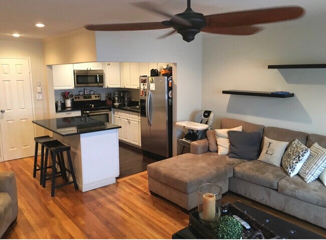 Kitchen - 33 W 32nd St