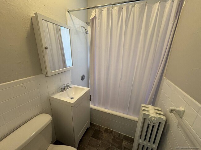 Building Photo - 35 Lourdes Ave