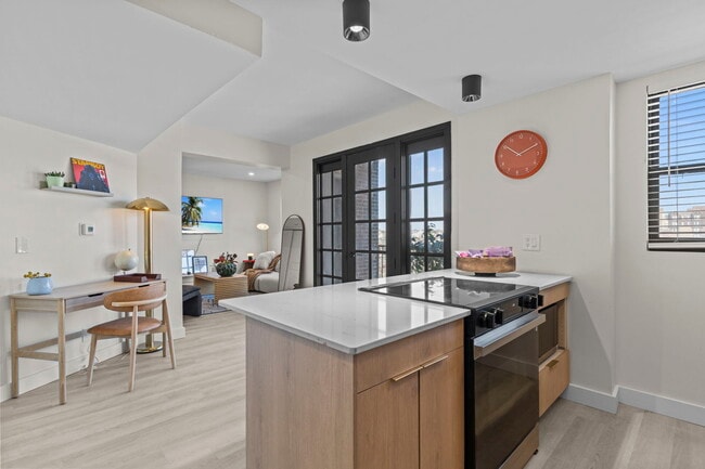 Building Photo - The Harper (Formerly The Leonardo)