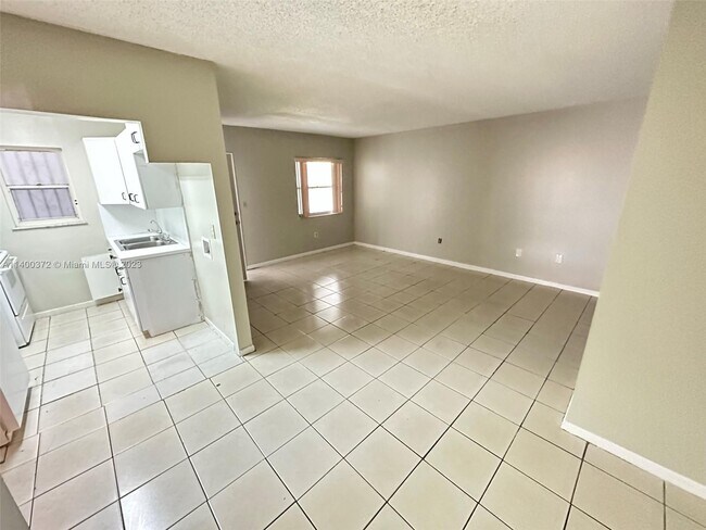 Foto del edificio - 4050 NW 135th St
