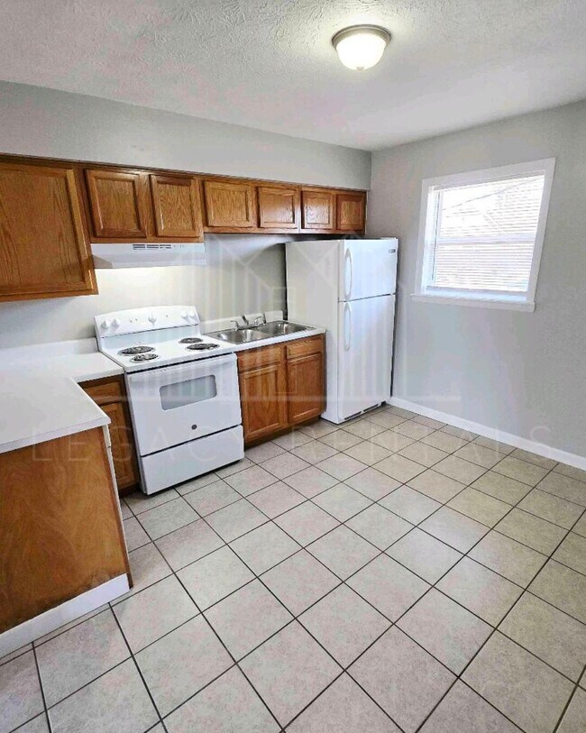 Building Photo - 107 Robbins Dr