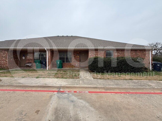 Building Photo - 2331 N Elm St