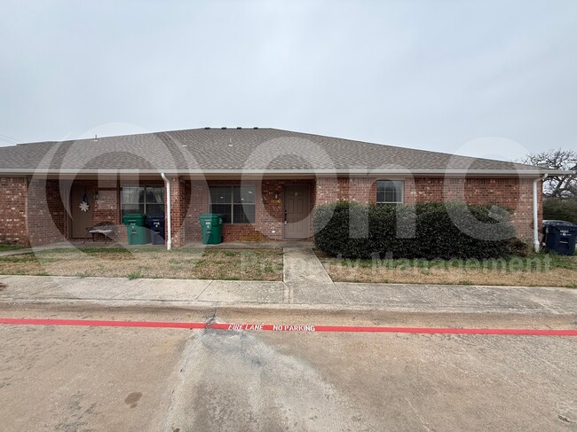 Foto del edificio - 2331 N Elm St