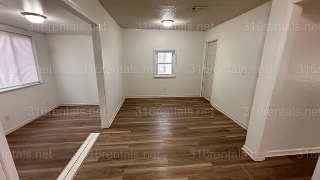 Foto del edificio - $1000 - 3 bed 1 bath - Single Family Home