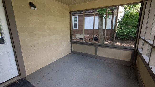 Building Photo - 498 Gage St