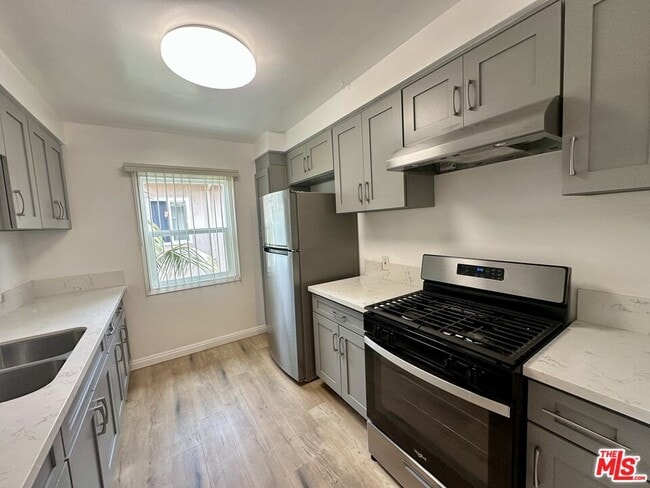 Building Photo - 1114 S Sherbourne Dr